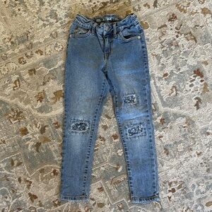 Adorable floral patch distressed girls Jeggings like new